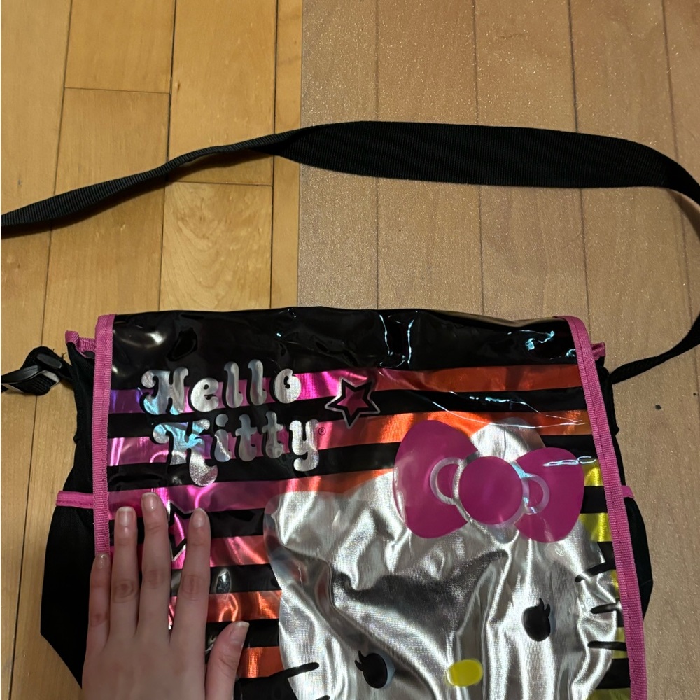 Hello Kitty Messenger Bag - Picture 3 of 3